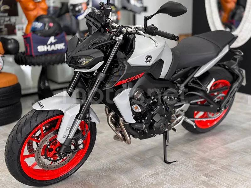 Yamaha MT-09 - Vista 6