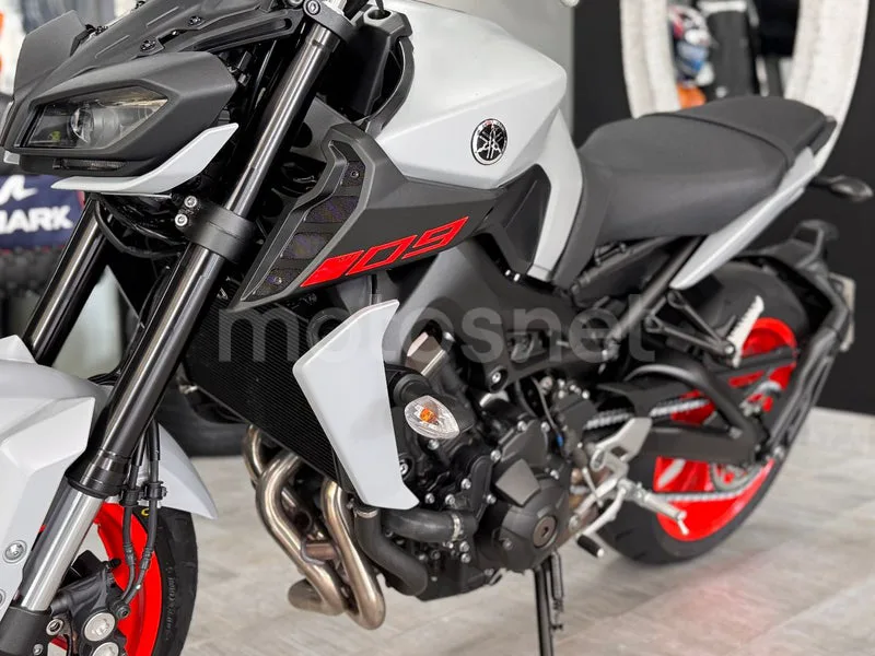 Yamaha MT-09 - Vista 8