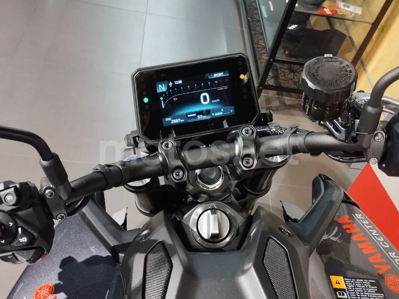 Yamaha MT-09 - Vista 13