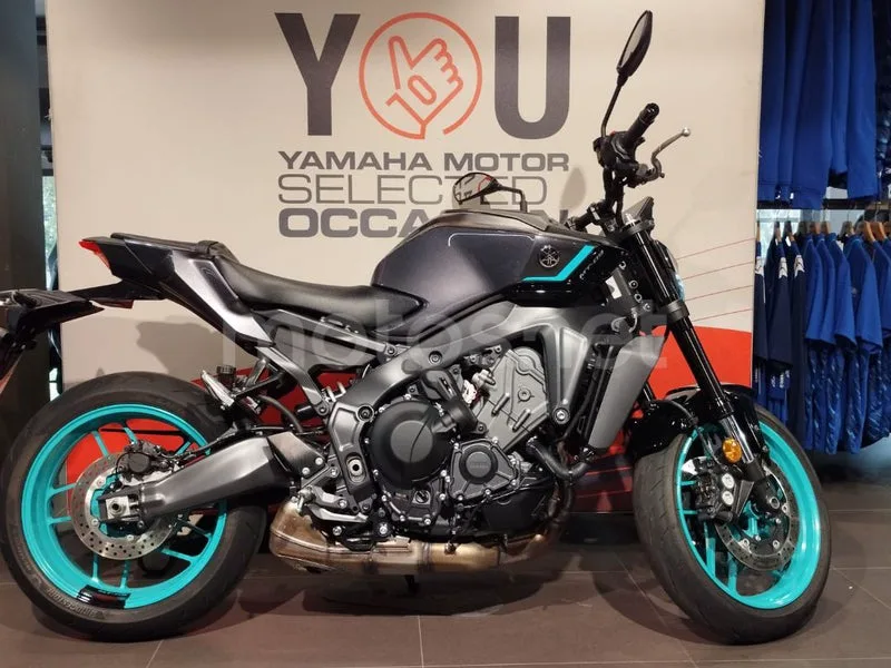 Yamaha MT-09 - Vista 16