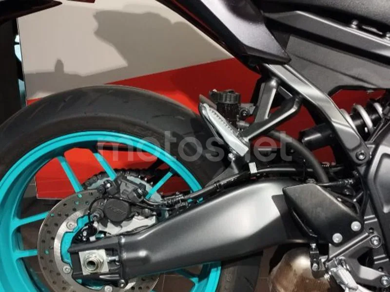 Yamaha MT-09 - Vista 18