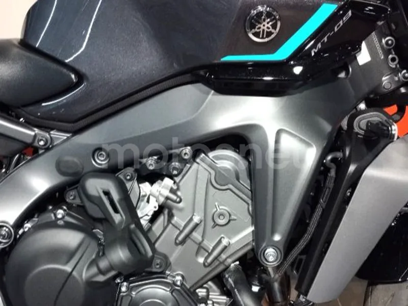 Yamaha MT-09 - Vista 21