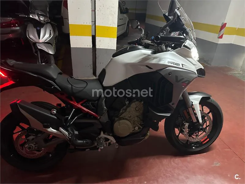 Ducati Multistrada V4 - Vista 3