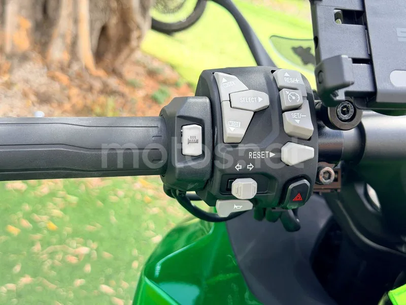 Kawasaki Ninja 1000SX - Vista 18