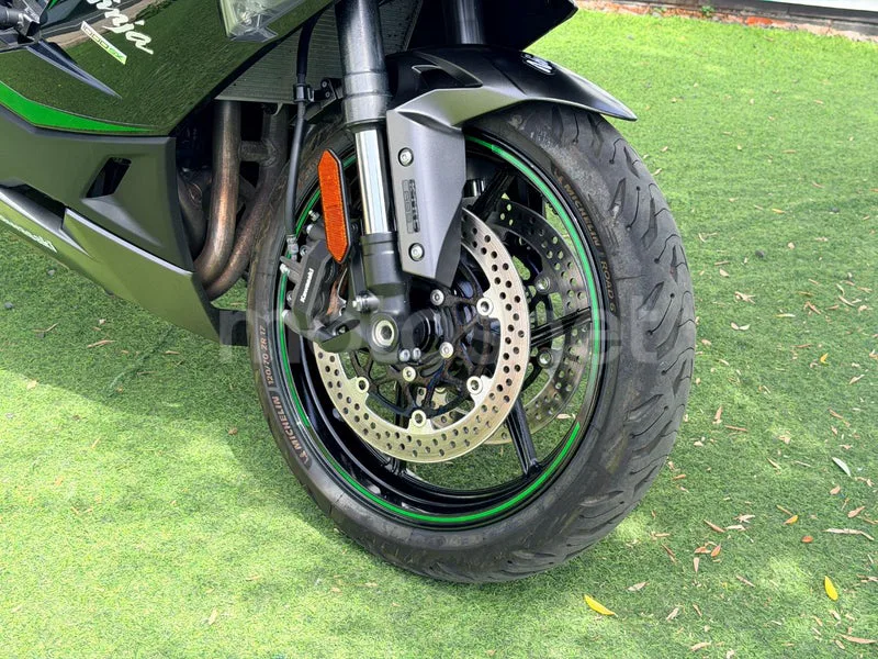 Kawasaki Ninja 1000SX - Vista 3