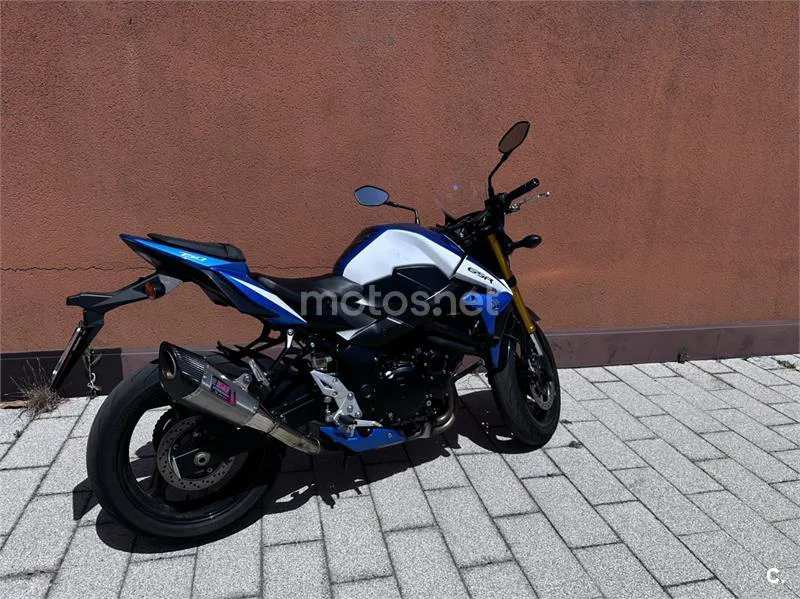 Suzuki GSR750 - Vista 3