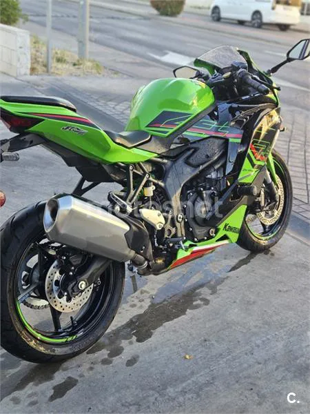 Kawasaki Ninja ZX-4RR - Vista 3