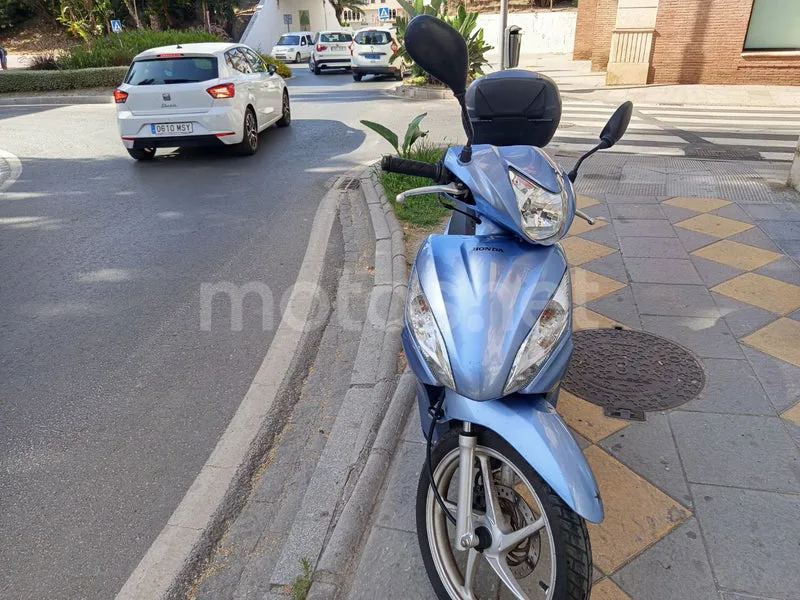 Honda Vision 110 - Vista 3