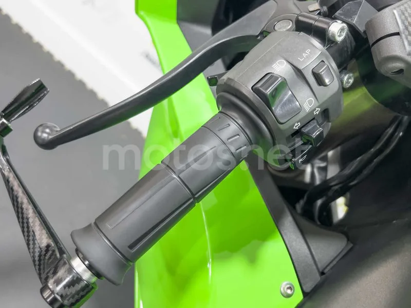 Kawasaki Ninja ZX-6R - Vista 17