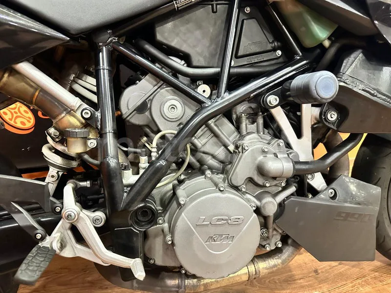 KTM 990 Super Duke - Vista 7