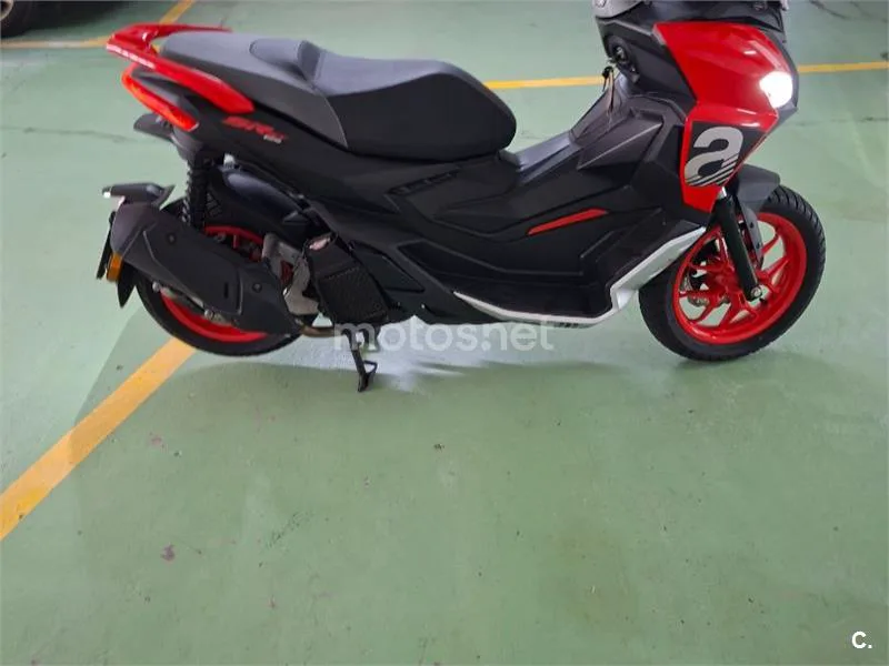 Aprilia SR GT 125 - Vista 3