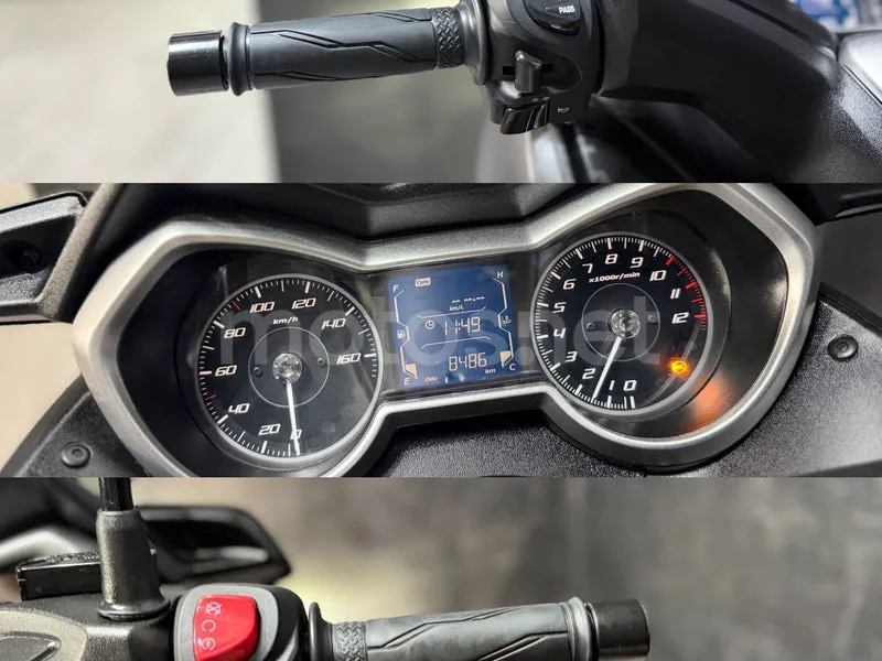 Yamaha XMAX 125 - Vista 5