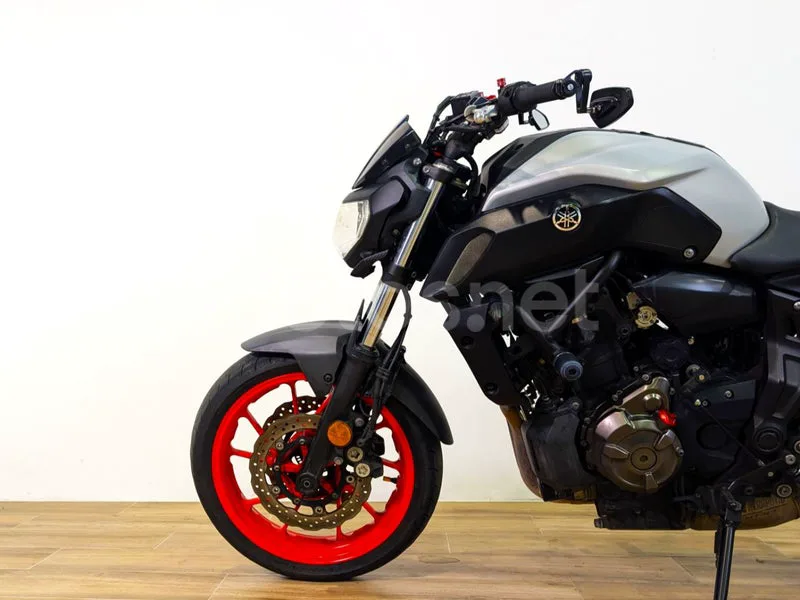 Yamaha MT-07 - Vista 8
