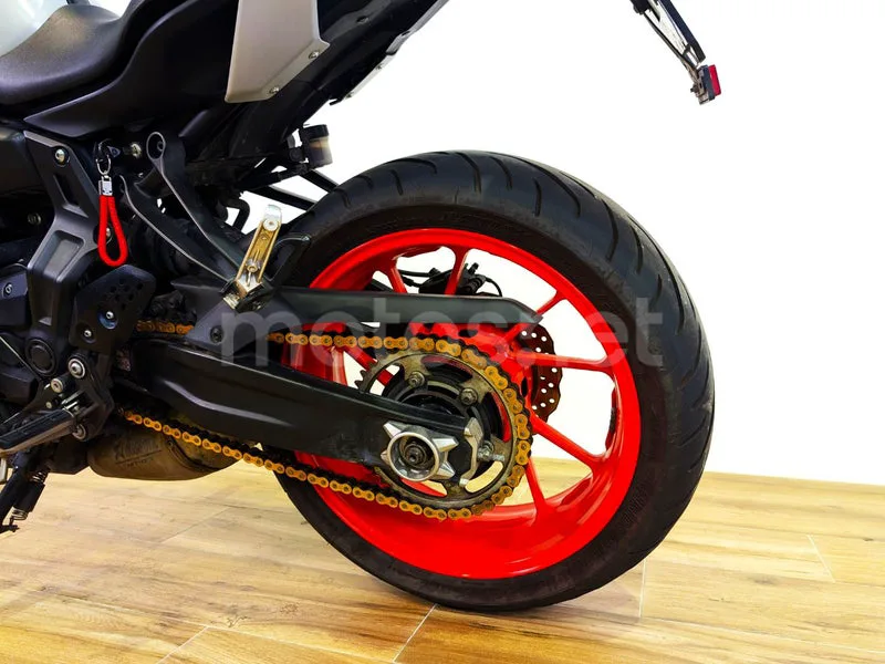 Yamaha MT-07 - Vista 10