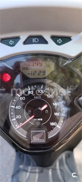Honda SH300i - Vista 6