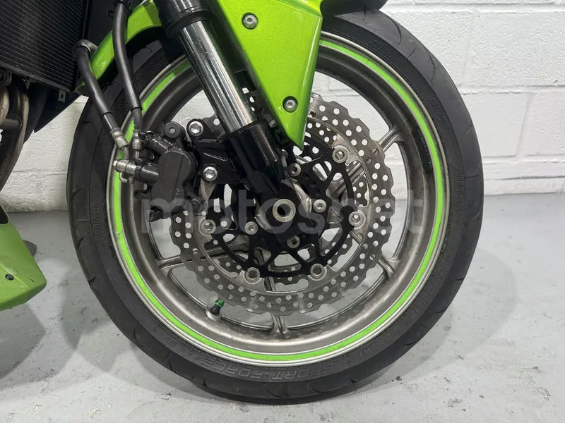 Kawasaki Z750 - Vista 12