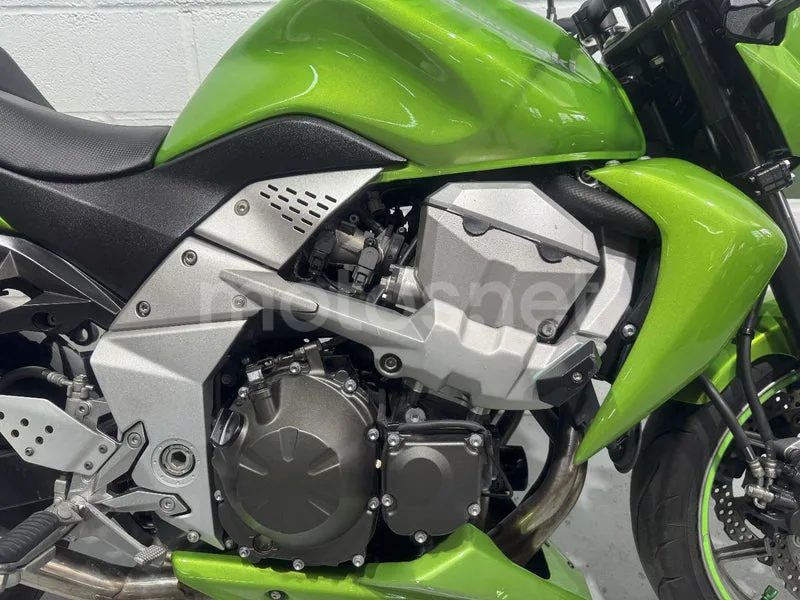 Kawasaki Z750 - Vista 15