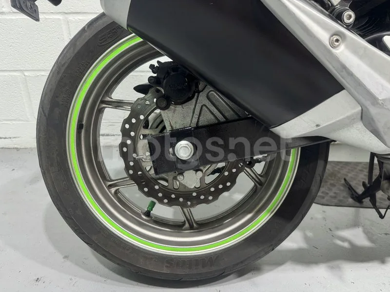 Kawasaki Z750 - Vista 18