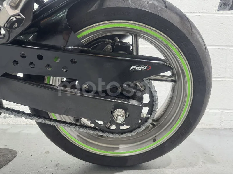 Kawasaki Z750 - Vista 26