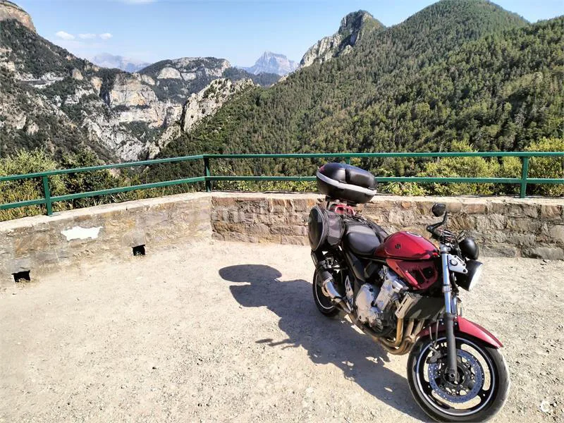 Suzuki Bandit 650 - Vista 5