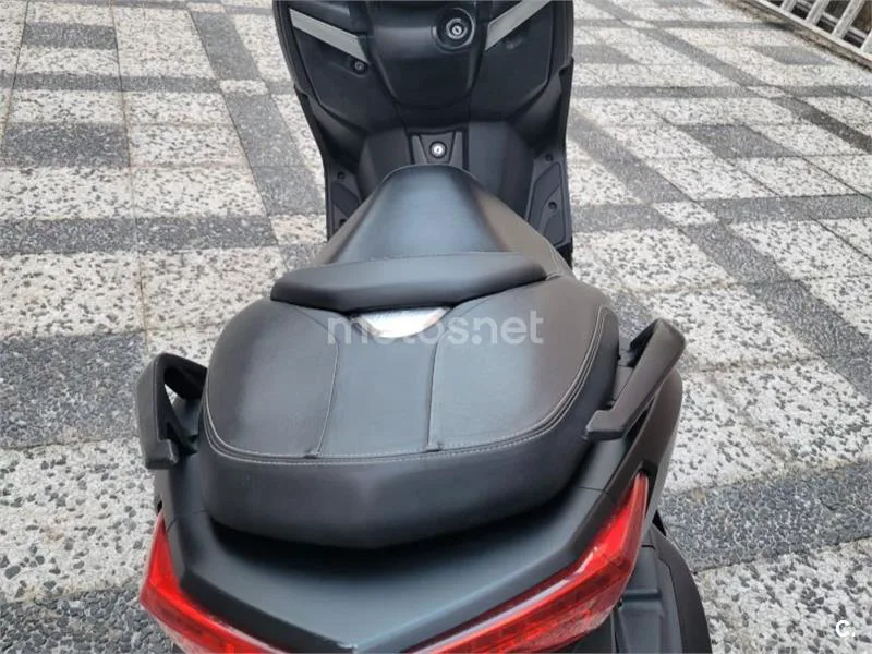 Yamaha XMAX 400 - Vista 3