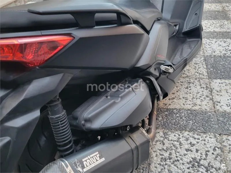 Yamaha XMAX 400 - Vista 4