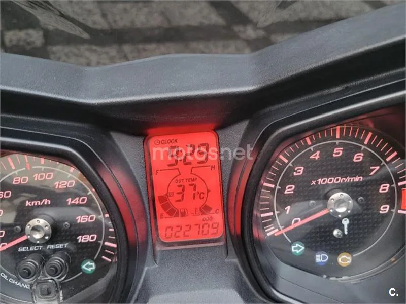 Yamaha XMAX 400 - Vista 5