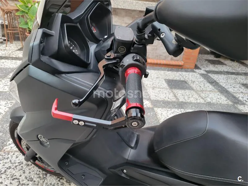 Yamaha XMAX 400 - Vista 6