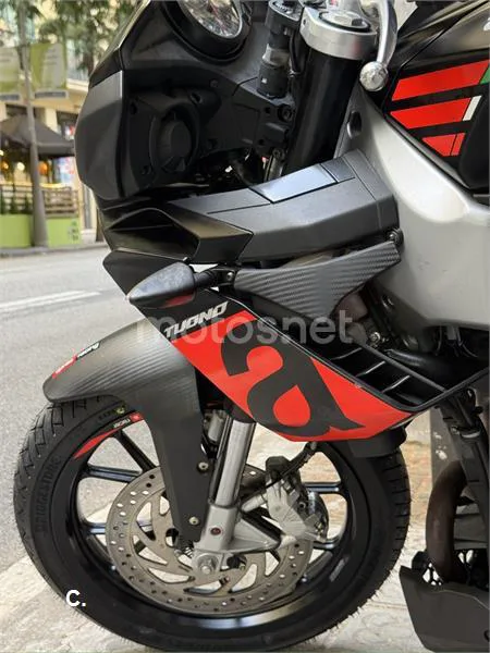 Aprilia Tuono 125 - Vista 8