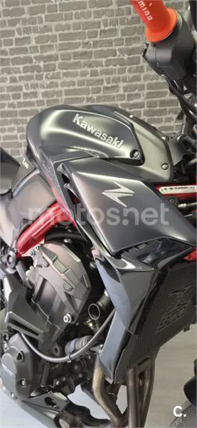 Kawasaki Z900 - Vista 11