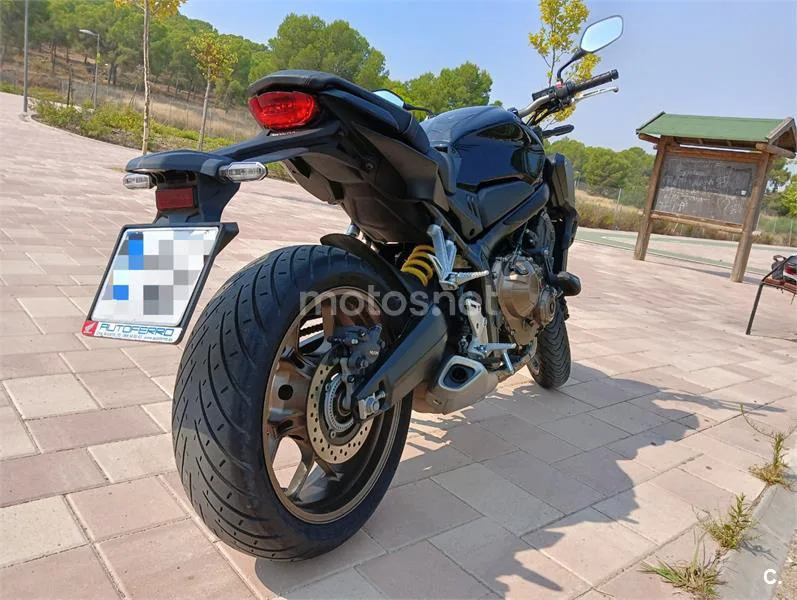 Honda CB650R - Vista 11