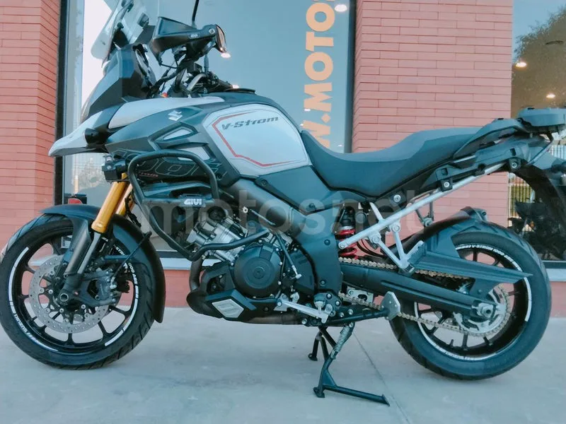 Suzuki V-Strom 1000 - Vista 14
