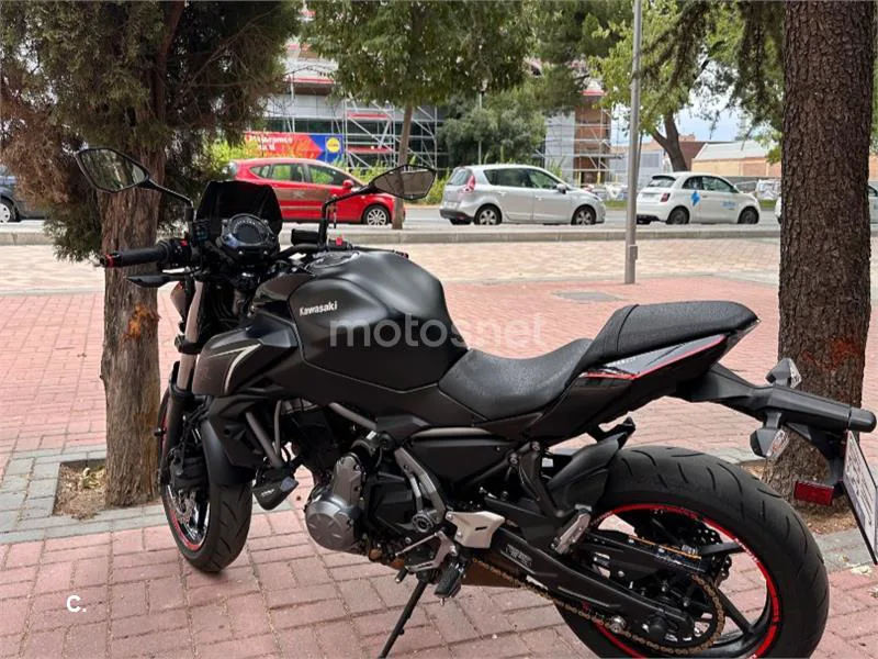 Kawasaki Z650 - Vista 3