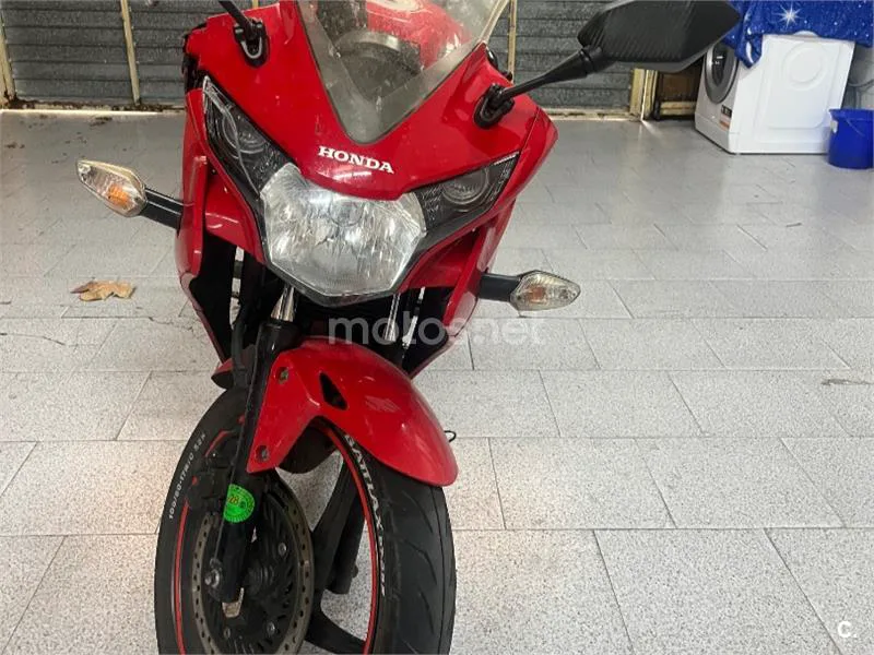 Honda CBR125R - Vista 4