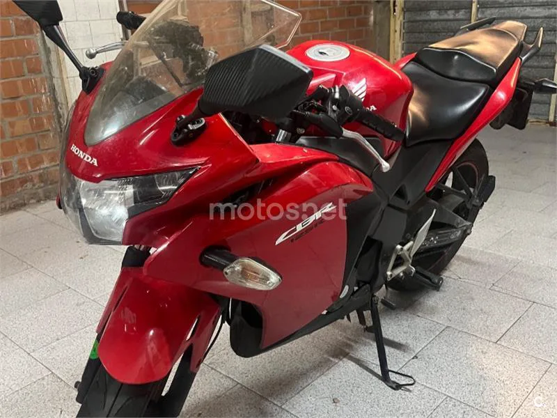 Honda CBR125R - Vista 6