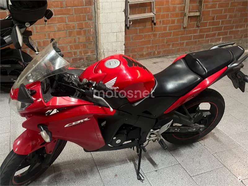Honda CBR125R - Vista 7