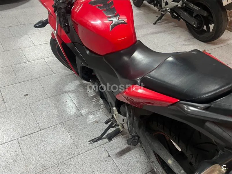 Honda CBR125R - Vista 8