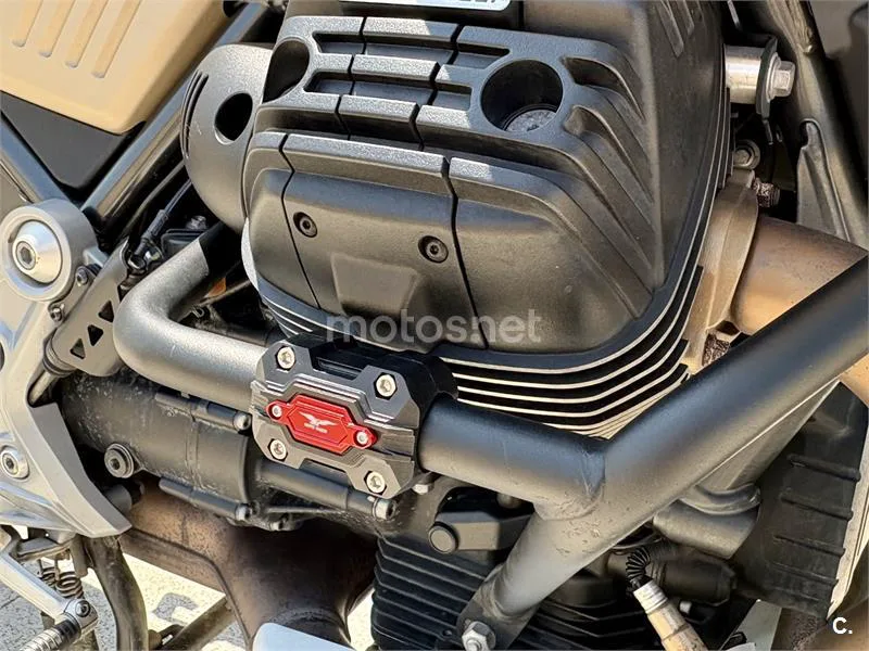 Moto Guzzi V85 TT - Vista 11