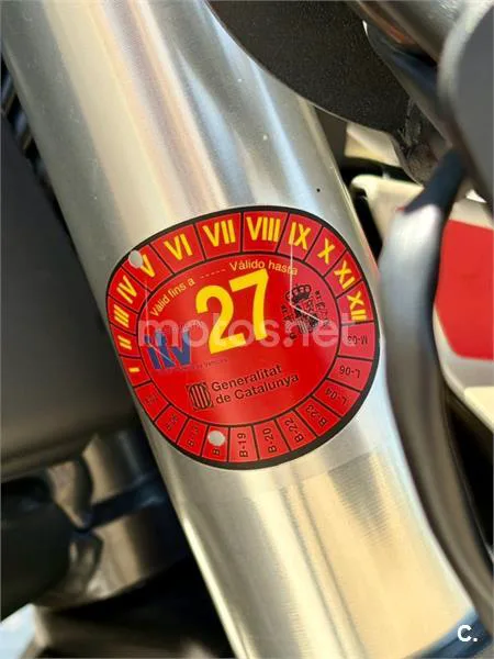 Moto Guzzi V85 TT - Vista 4