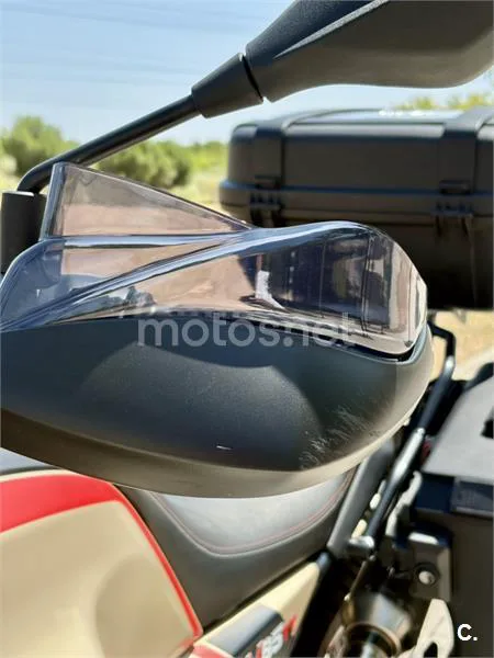 Moto Guzzi V85 TT - Vista 8