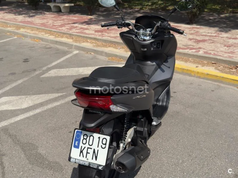 Honda PCX125 - Vista 6
