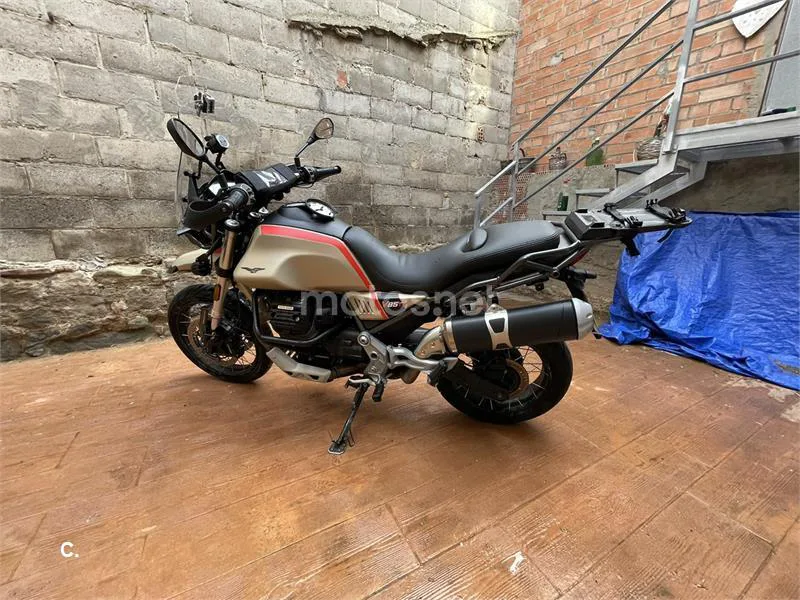 Moto Guzzi V85 TT - Vista 3