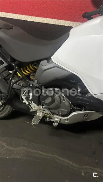 Ducati DesertX - Vista 3