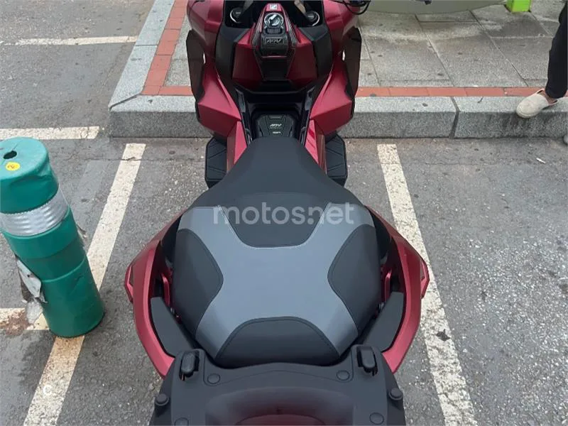 Honda ADV350 - Vista 4