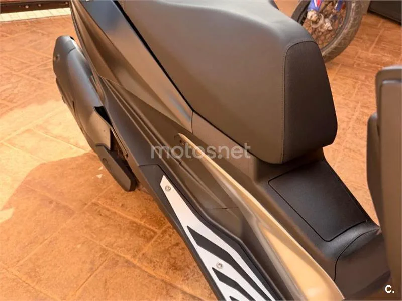 Piaggio MP3 530 Exclusive - Vista 11