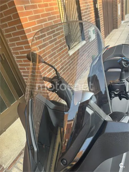 Yamaha XMAX 125 - Vista 3