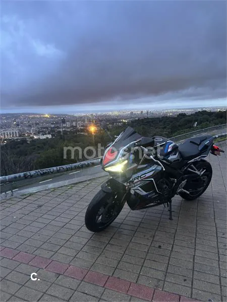 Honda CBR650R - Vista 6