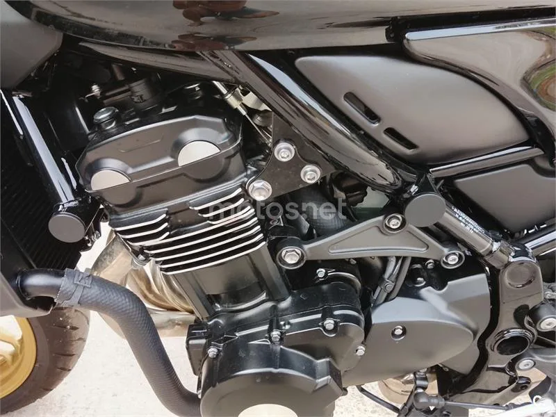 Kawasaki Z900RS - Vista 4