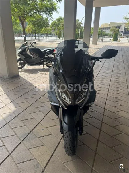 Kymco AK 550 - Vista 3