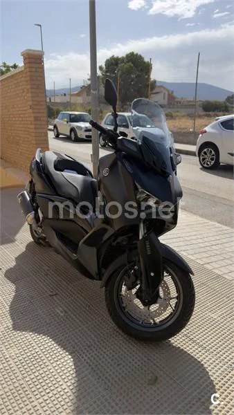 Yamaha XMAX 300 - Vista 3